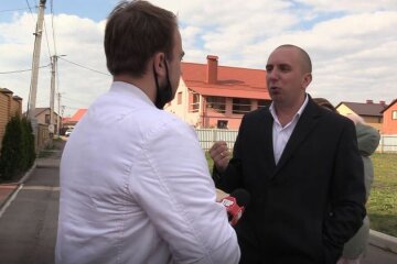 «На мой дом напали»: генерал полиции Педос позвонил на «102» после вопроса журналиста о его тайном особняке, кадры хоромов