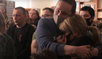 Харьковчане оплакивают потери своих сынов на Донбассе: душераздирающие кадры