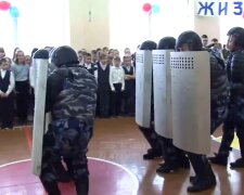 Російським дітям показали їх майбутнє за Путіна: "або ОМОН, або..."
