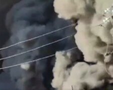 Пригнали пожежний потяг: небо стало чорним через нову пожежу в Росії, кадри