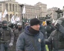 Масштабные столкновения начались на Майдане, в ход пошли гранаты: кадры безумия