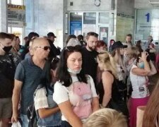 "Черги не видно ні кінця, ні краю": колапс на харківському вокзалі, деталі
