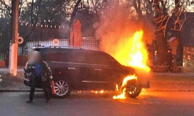 "Збиток на мільйон": в Одесі пожежник промишляв підпалами авто, фото