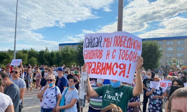 Луганщина бунтует: в Северодонецке требовали местных выборов и увольнения Гайдая (фото)