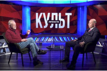 У него по-прежнему остаётся очень высокий, даже запредельный антирейтинг - Золотарев про Порошенко