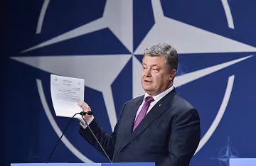 Навіщо Порошенку потрібен референдум по НАТО – експерт