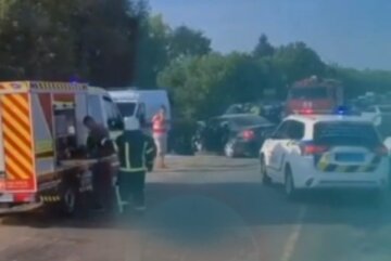Масштабное ДТП на украинской трассе, тело достали из покореженного авто: "влетел в грузовик"