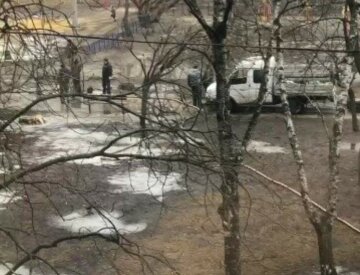 Харьковские коммунальщики начали "высушивать" лужи: кадры безумия