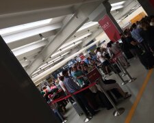 Крупнейшая авиакомпания остановила перелеты (фото)