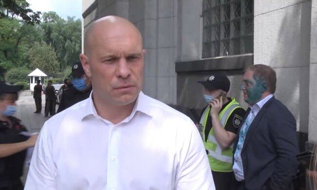 "Заигрывание" журналистки со скандальным Кивой попало на видео: "Если столько перенюхать, то..."