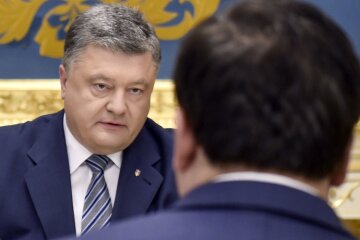 Абсолютно каральний характер: Саакашвілі розповів про намір Порошенка ввести воєнний стан