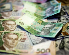 Украина начала расплачиваться с долгами