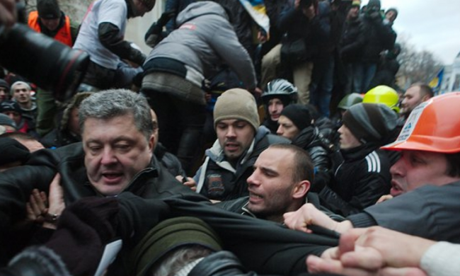 петр порошенко в толпе