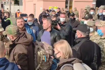 Ветерани АТО підстерегли Арахамію, який запропонував скоротити армію: "Як тобі прийшла в голову..."