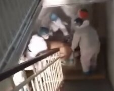 "Зручності" української лікарні показали на відео, знеможені лікарі падають з ніг: "Я не можу!"