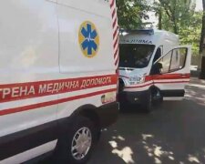 "День города отпраздновали": видео скопления скорых возле больницы в Одессе облетели сеть