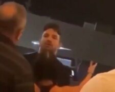 Боєць UFC нокаутував літнього чоловіка в барі, відео: "Твій старий зад я..."