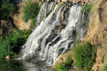 art_0228_vodopad_revuchij_1_sm