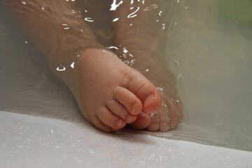 ребенок, вода, ножки