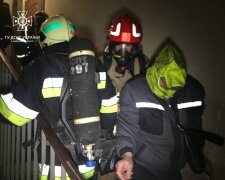 Евакуювали майже півсотні людей: потужна пожежа спалахнула у Львові, кадри