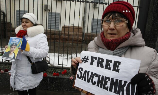 Надежда Савченко пикет посольство РФ УНИАН