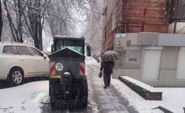 Сильный снегопад накрыл Днепр и область, кадры: жителям сделали предупреждение