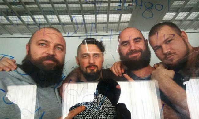 Взрывы, аварии, самоубийства: кто и за что воюет с «Торнадо»