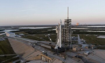 Ілон Маск уперше повернув ракету Falcon із космосу – відео