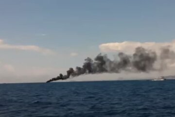 Круизный лайнер пылает у берегов Греции: что известно о судьбе сотен пассажиров и экипажа