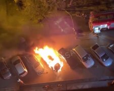 Потужне полум'я палахкотіло у дворі багатоповерхівки в Одесі, люди вискочили на вулицю: відео пожежі
