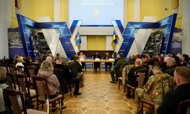 Чествование Героев и поддержка их семей: Начальник КМВА Тимур Ткаченко встретился с близкими погибших военных