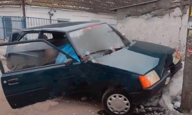 Життя водія обірвалося за дивних обставин у Дніпрі: фото наслідків