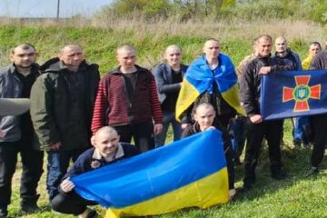Состоялся крупный обмен пленными, украинские герои вернулись домой: трогательные кадры