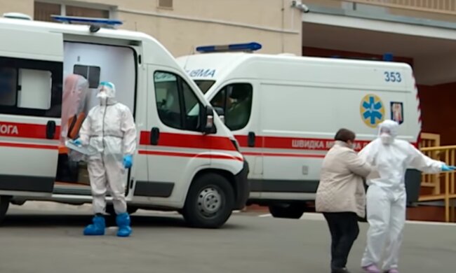 "Вчасно прибувають 30%": швидка зіткнулася з новими проблемами через вірус, не всі можуть дочекатись допомоги