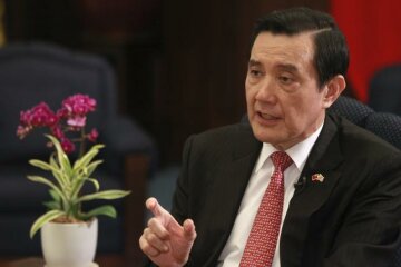 Президент Тайваня прибыл на спорный с Китаем остров