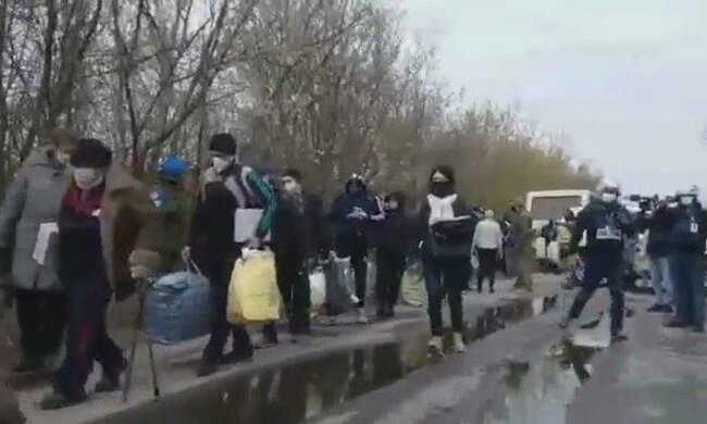 «Встречайте»: украинских пленников вырвали из лап врага, первые кадры и детали обмена