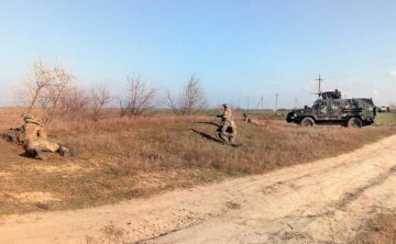 Украинские морпехи в Одесской области "отбили" захваченный аэродром: подробности и кадры