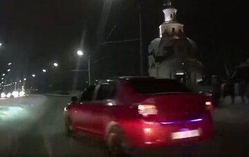 В Белой Церкви водитель вылетел на тротуар и сбил ребенка: момент ДТП попал на видео