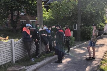 Банда малолеток устроила "сафари" на харьковчан: "нападают толпой"