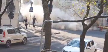 Обрушение дома в центре Одессы попало на видео: люди спасались бегством