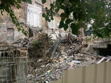 В самом центре Одессы обвалился дом (фото)