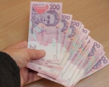 деньги 200 гривен