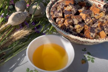 Як приготувати коржі з маком на Маковія: перевірені рецепти і секрети 