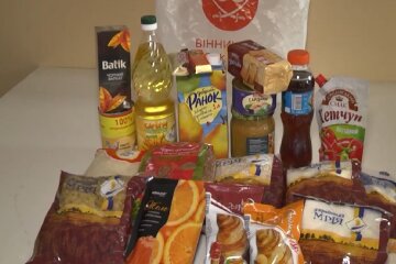 Безкоштовні продукти для ВПО та пенсіонерів у Харкові