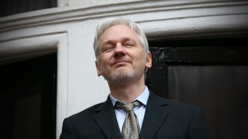 Основателя WIkiLeaks допросят по делу о сексуальных домогательствах