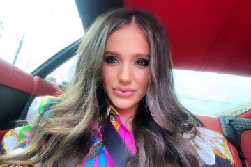 Зірка «Холостяка» задерла ногу і показала соковиті місця в екстремальній позі: "так і випирають"