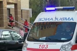 В Днепре скорая помощь попала в аварию возле больницы: водитель забыл поставить на "ручник"