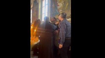 Попи УПЦ МП та прихожани побили українського захисника у церкві: "Вони тут себе вважають царями"