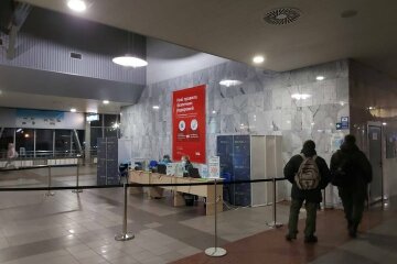 Украинцев начали вакцинировать прямо на вокзалах: кадры происходящего
