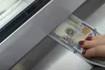 Готівки немає: у Нацбанку відповіли, куди зникли долари і коли в банках з'явиться валюта